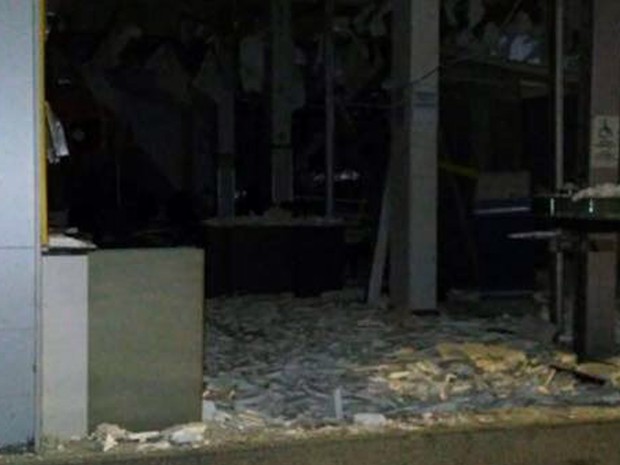 Criminosos explodiram agência bancária em Camanducaia, MG, na madrugada desta quarta-feira (9) (Foto: Milena Ferreira/Camanducaia)